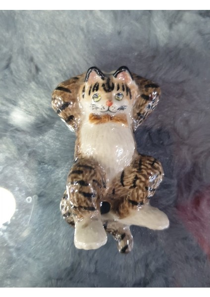 Porselen El Boyama Garfield Benzeri Papyonlu Uzanan Kedi Koleksiyon Ürünü