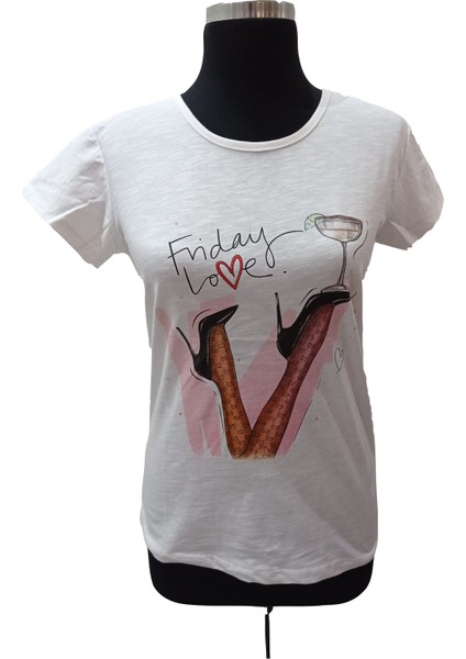 Beyaz Friday Baskılı Kısa Kollu T-Shirt fiyatları