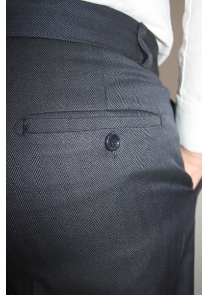 Erkek Lacivert Geniş Kesim Tek Pileli Balıksırtı Kumaş Pantolon fırsatları