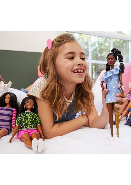 Büyüleyici Parti Bebekleri Yıldızlı Elbiseli GHW60 modelleri