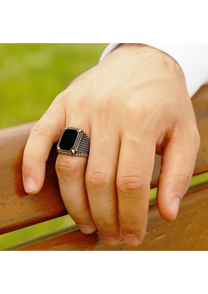 Nokta İşlemeliSiyah Köşeli Oniks Taşlı 925 Ayar Gümüş Erkek Yüzük fiyatları