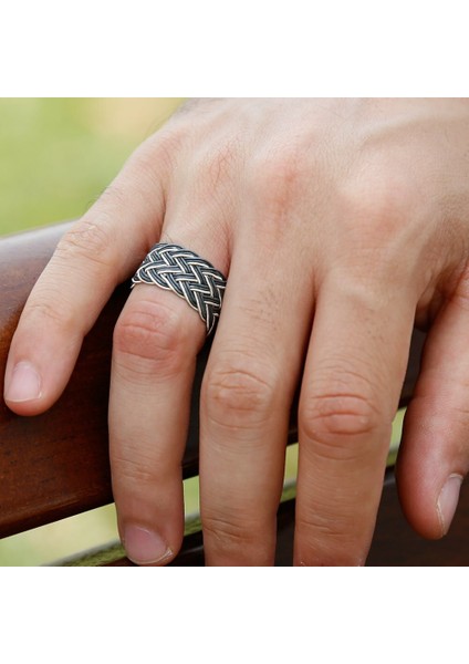 Siyah-Beyaz Renkli 1000 Ayar Gümüş Trabzon El Örmesi Kazaz Yüzük fırsatları