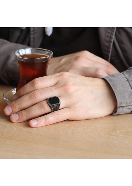 Nokta Işlemeli Siyah Oval Oniks Taşlı 925 Ayar Gümüş Erkek Yüzük modelleri