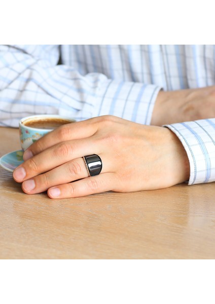 Zirkon Taş İşlemeliSiyah Bombeli Oniks Taşlı 925 Ayar Gümüş Erkek Yüzük fiyatları