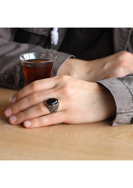 Vav Işlemeli Siyah Oniks Taşlı 925 Ayar Gümüş Erkek Yüzük modelleri