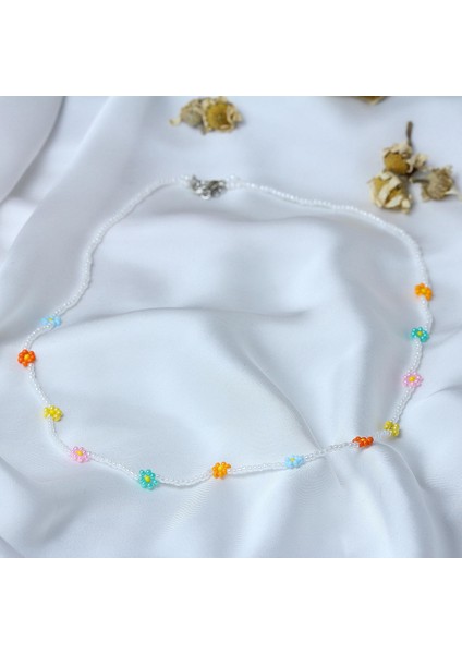 Renkli Çiçekli, Beyaz Kum Boncuk Kolye
