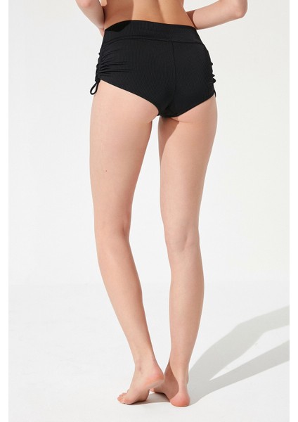 Siyah Hola Sport Short modelleri