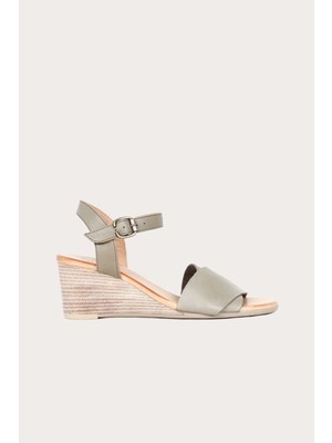 Bueno Shoes Yeşil Deri Kadın Dolgu Topuklu Sandalet