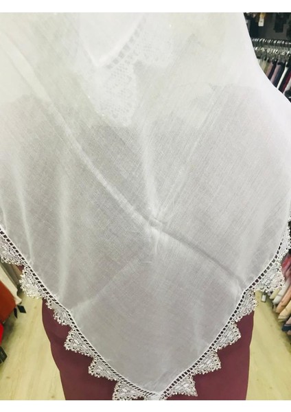 ALLURİNG Beyaz Dört Kenarı Taşlı Iğne Oyalı Yazmalar