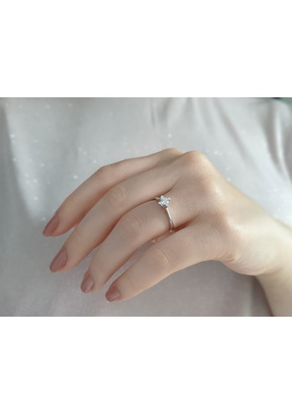 F Renk 0,28 Karat Pırlanta Tektaş Yüzük 0417R0168