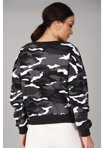 Sweetness Kadın Kamuflaj Desenli Önü Bağcıklı Oversize Sweatshirt fırsatları