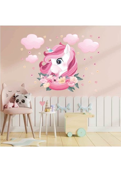 Çocuk Odası Pembe Çiçekler Içinde Sevimli Unicorn