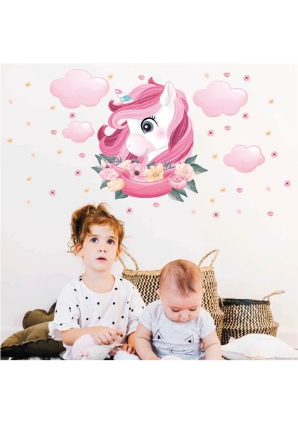 Çocuk Odası Pembe Çiçekler Içinde Sevimli Unicorn