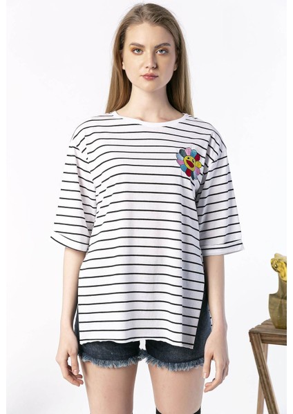 Kadın Oversize Papatya Nakış Işlemeli Çizgili Tshirt