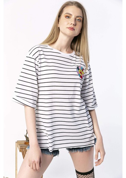 Kadın Oversize Papatya Nakış Işlemeli Çizgili Tshirt modelleri