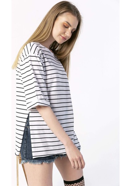 Kadın Oversize Papatya Nakış Işlemeli Çizgili Tshirt indirimleri