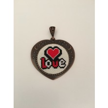 Tomars Kadın Love İşlemeli Kanaviçe Kolye