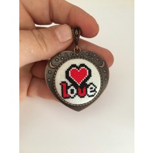 Tomars Kadın Love İşlemeli Kanaviçe Kolye