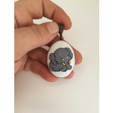 Tomars Fil Işlemeli Kanaviçe Kolye