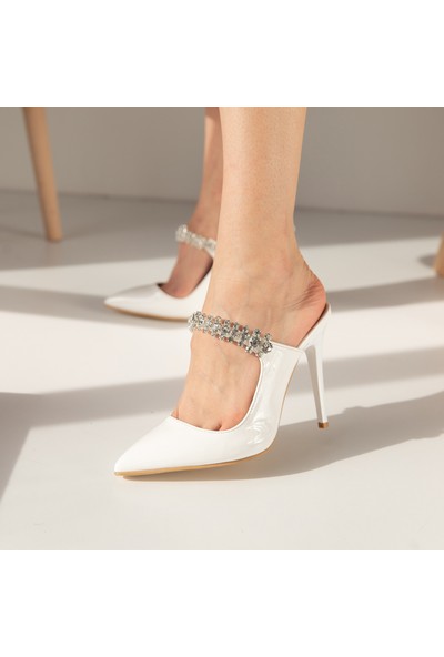 Gardinya Shop Şık Taşlı Beyaz Rugan Kadın Topuklu Ayakkabı