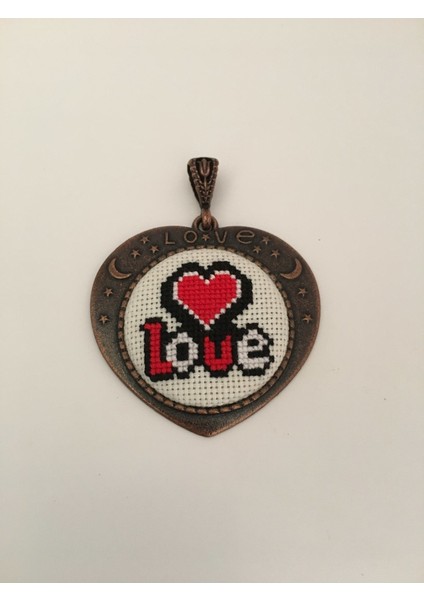 Kadın Love İşlemeli Kanaviçe Kolye