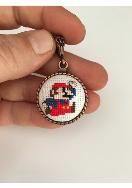 Mario İşlemeli Kanaviçe Kolye