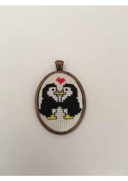 Aşık Penguenler Işlemeli Kanaviçe Kolye