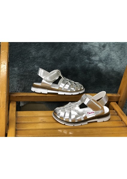 Önü Kapalı Kız Çocuk Sandalet