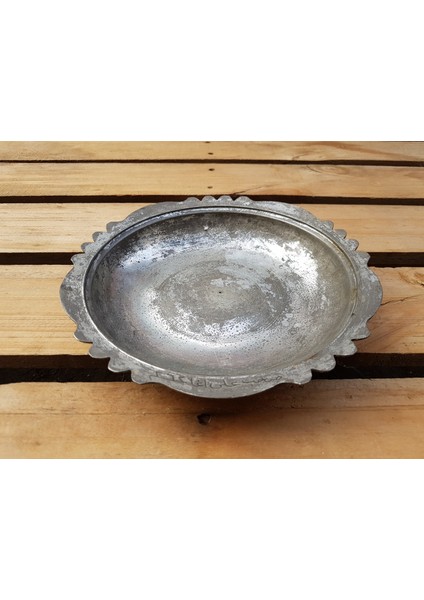 3 1840 Lardan Döğme Bronz Sahan_ustasının Mührü Ile BEG_2189