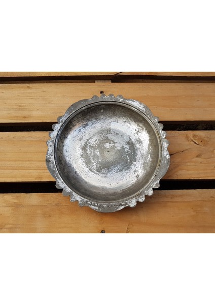 3 1840 Lardan Döğme Bronz Sahan_ustasının Mührü Ile BEG_2189