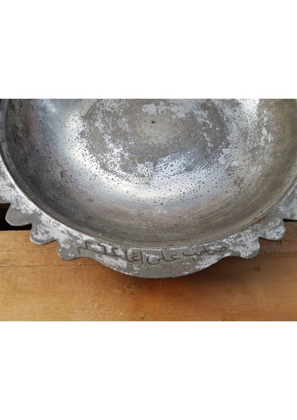 3 1840 Lardan Döğme Bronz Sahan_ustasının Mührü Ile BEG_2189