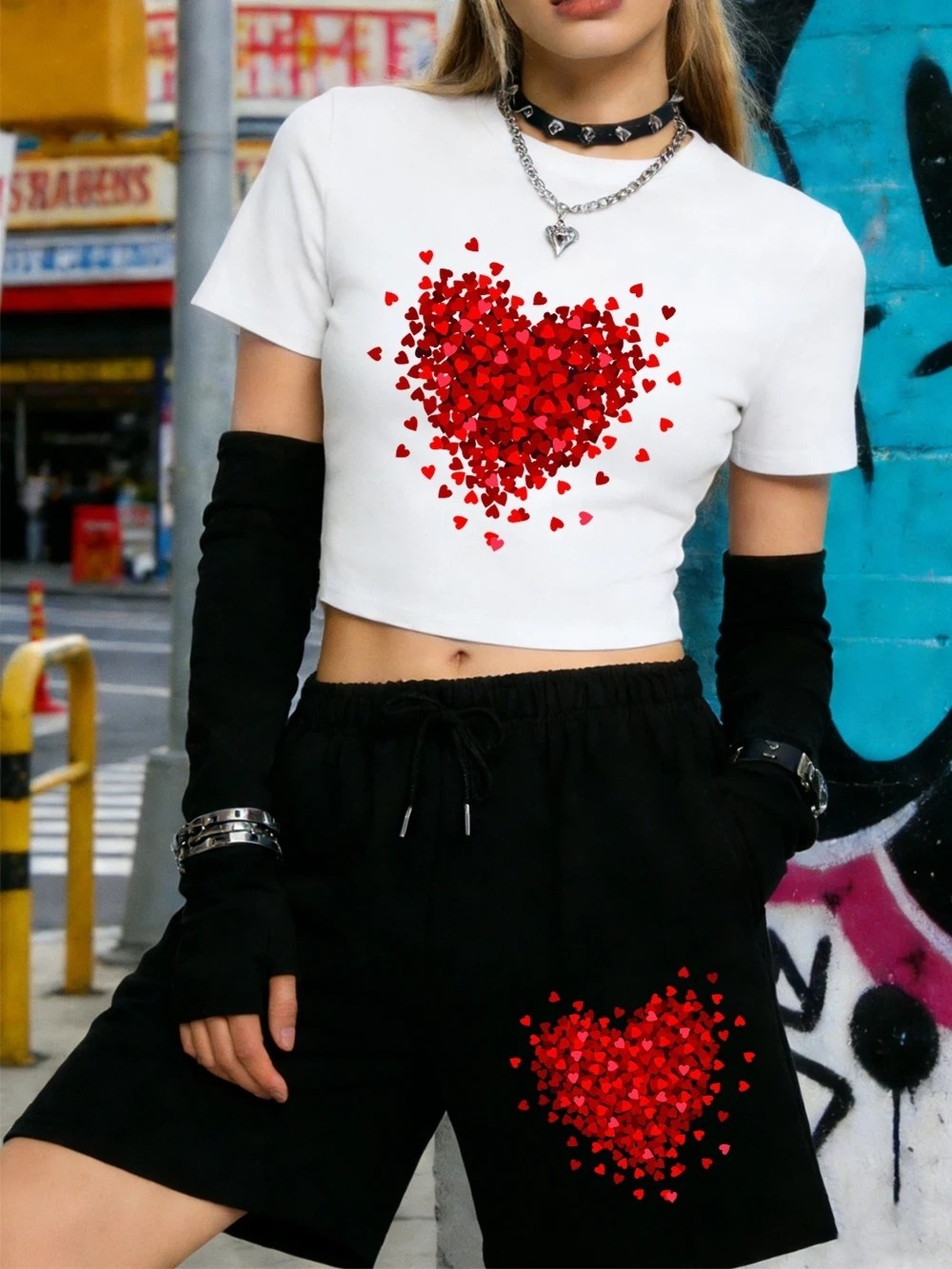 Tarzsokak Yazlık Kırmızı Kalp Grafik Baskılı Babby Teet-Shirt Şort Kadın Iki Parçalı Set Diz Boyu Pantolon