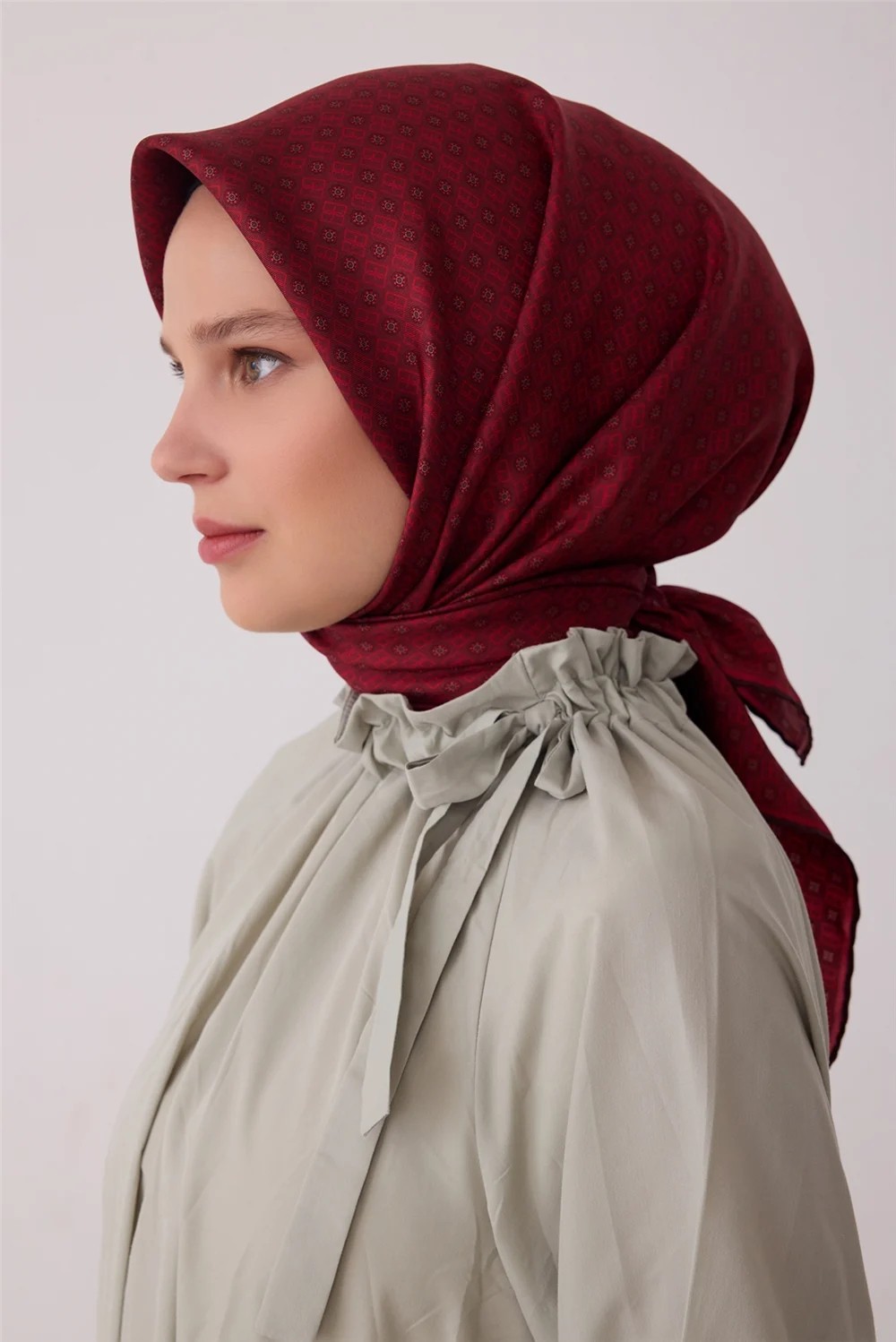Belli Kırmızı Monogram Desen %100 Twill Ipek Eşarp 4418-55 görsel 2