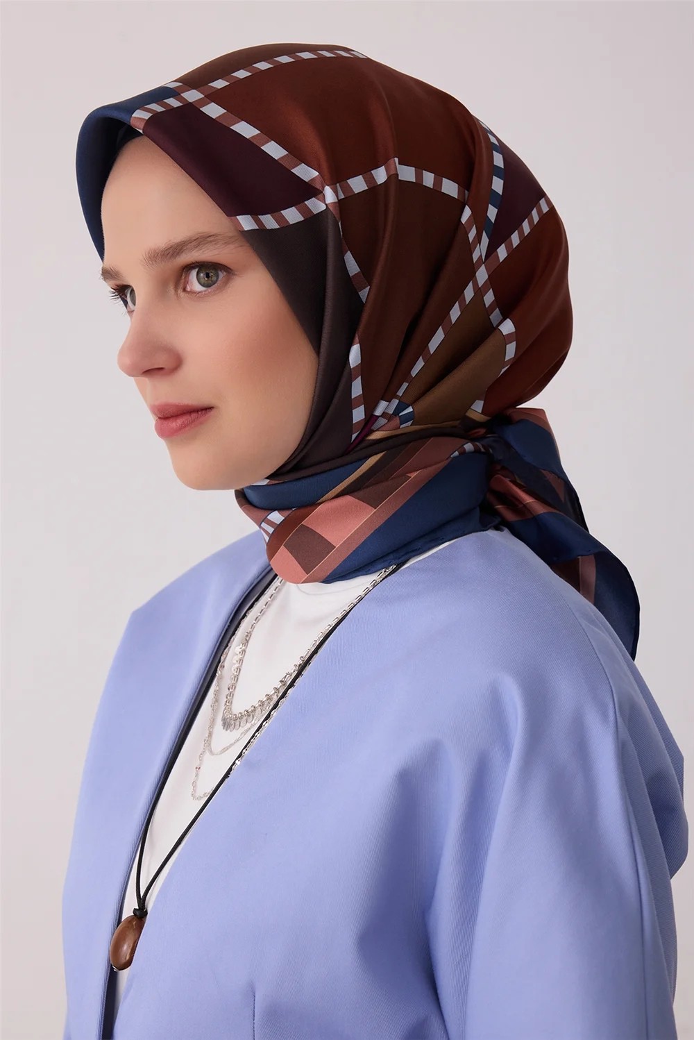 Belli Petrol Geometrik Desen %100 Twill Ipek Eşarp 4419-54 görsel 2