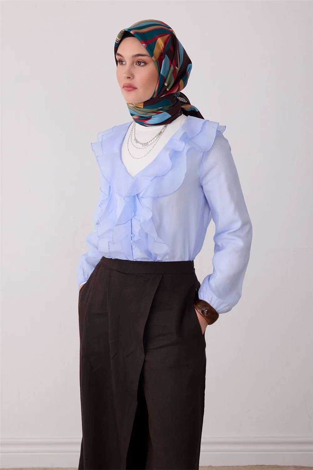 Belli Kahverengi Çiçek Deseni %100 Twill Ipek Eşarp 4410-81