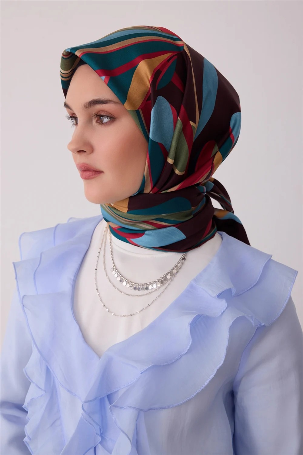Belli Kahverengi Çiçek Deseni %100 Twill Ipek Eşarp 4410-81 görsel 2