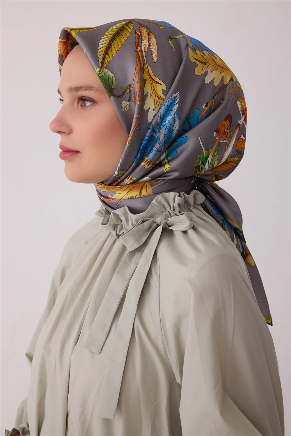Belli Gri Soyut Desen %100 Twill Ipek Eşarp 4412-31 görsel 2