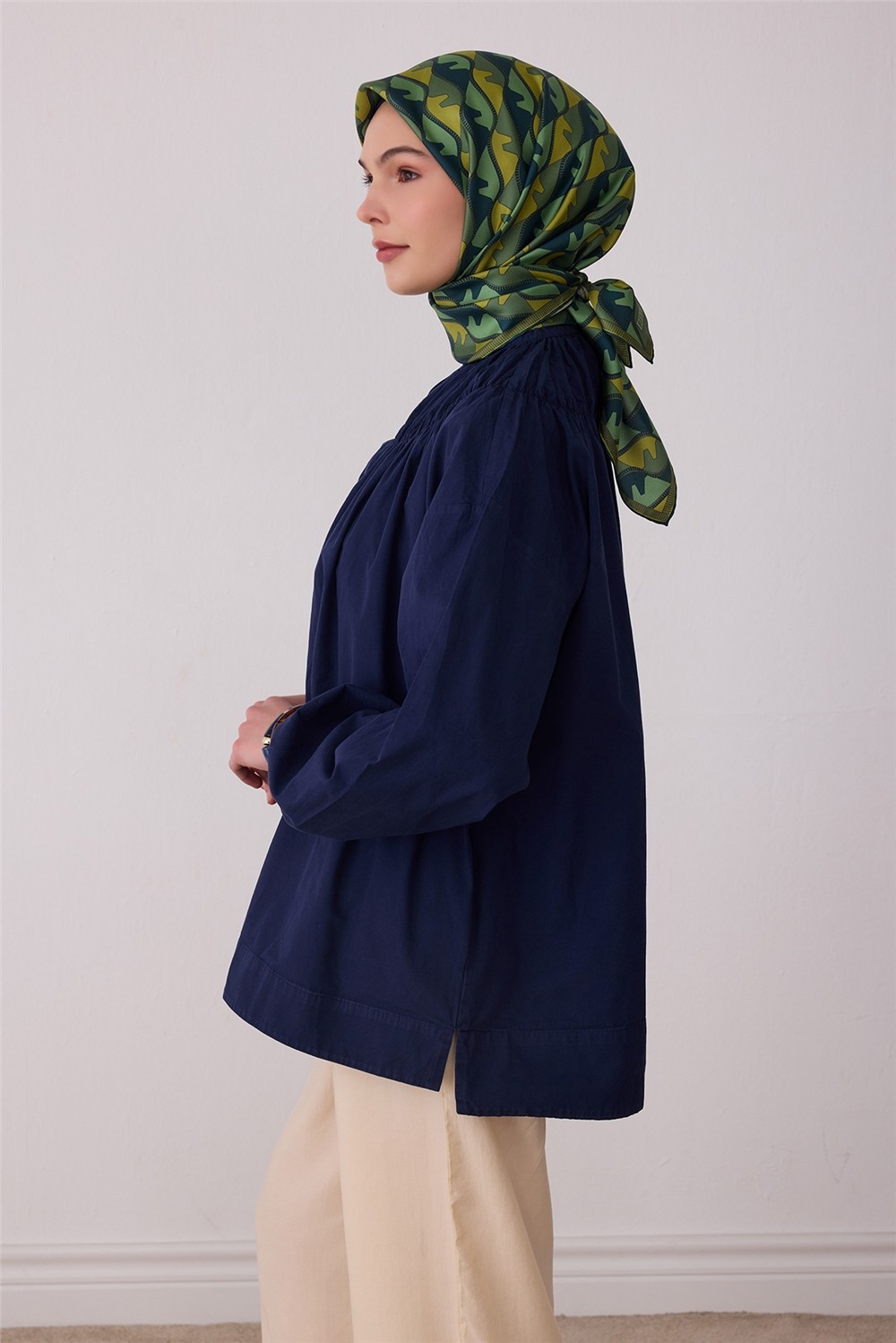 Belli Yeşil Geometrik Desen %100 Twill Ipek Eşarp 4406-56
