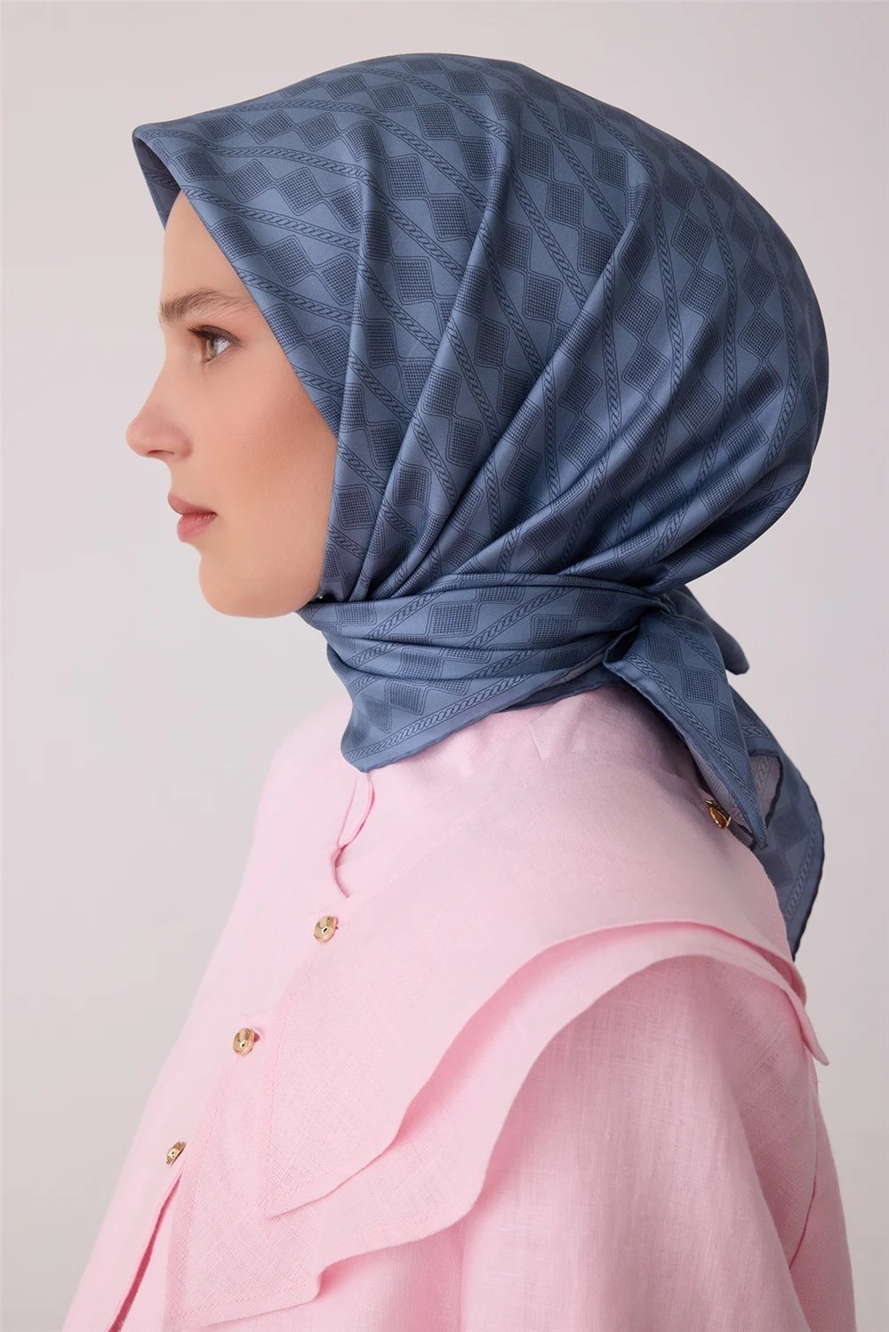 Belli Mavi Geometrik Desen %100 Twill Ipek Eşarp 4425-05 görsel 2