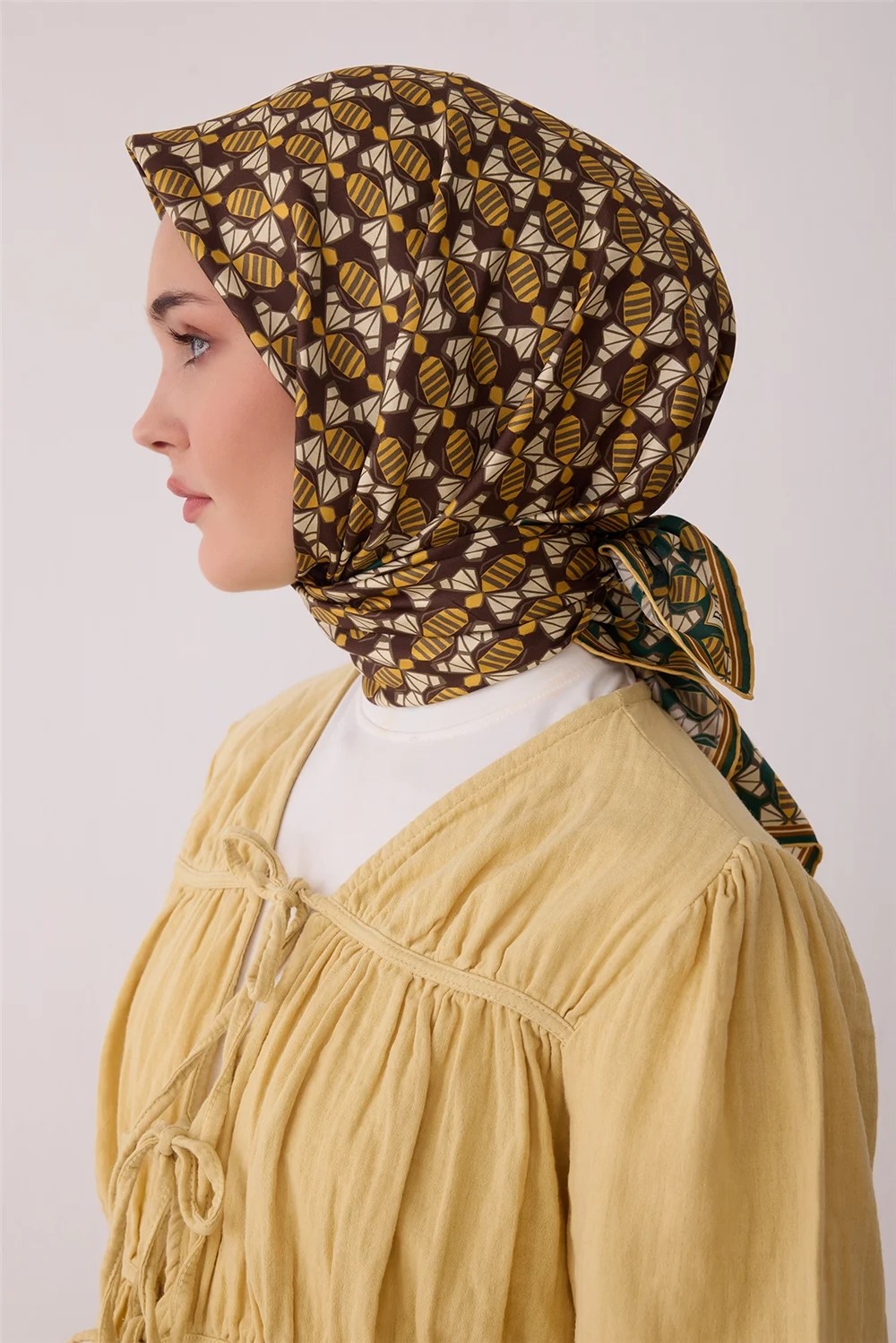 Belli Kahverengi Geometrik Desen %100 Twill Ipek Eşarp 4403-50 görsel 2
