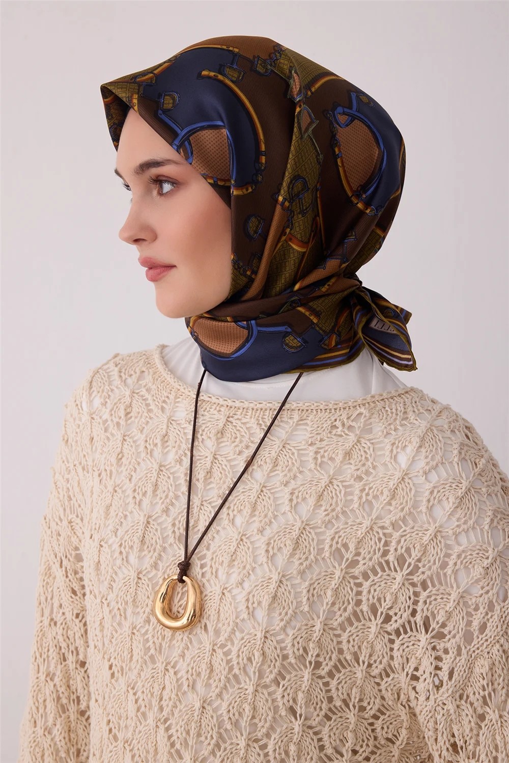 Belli Haki Geometrik Desen %100 Twill Ipek Eşarp 4400-81 görsel 2