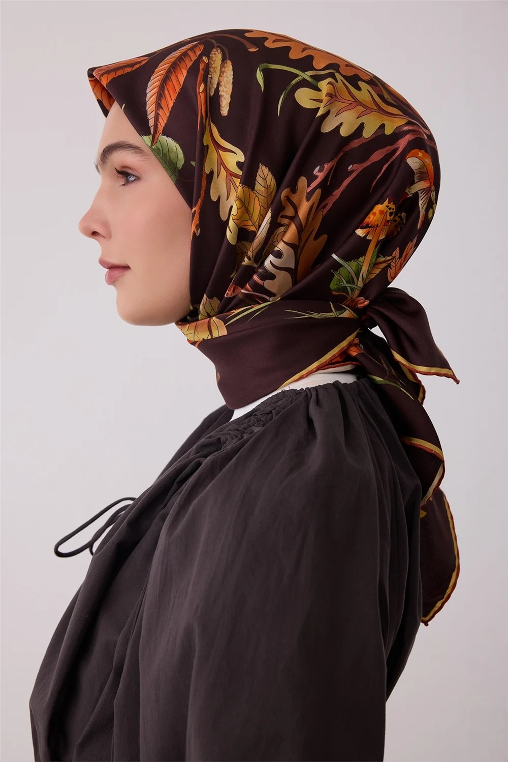 Belli Kahverengi Soyut Desen %100 Twill Ipek Eşarp 4412-03 görsel 2