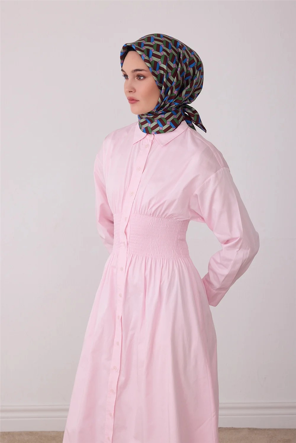 Belli Kahverengi Geometrik Desen %100 Twill Ipek Eşarp 4407-57