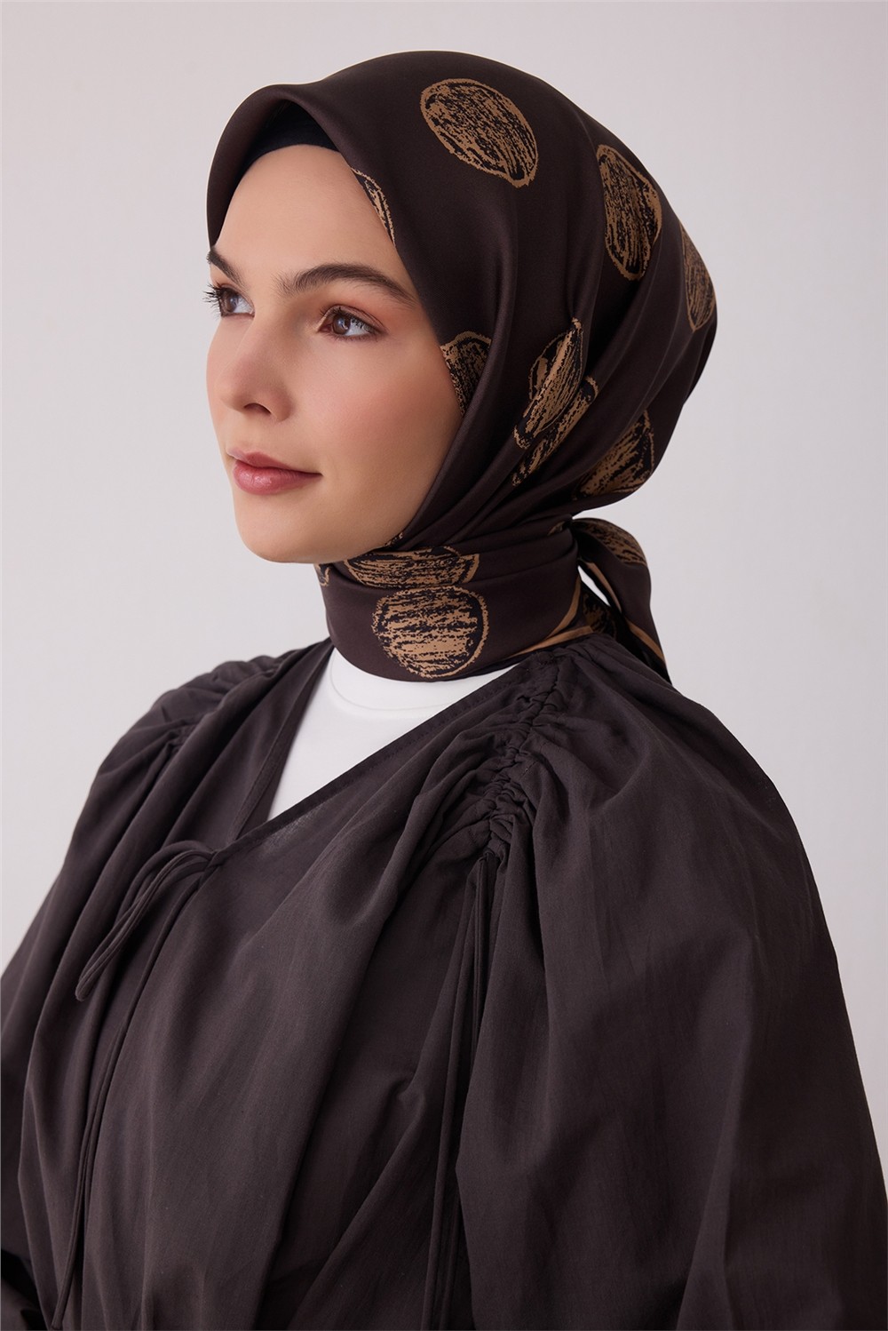 Belli Kahverengi Geometrik Desen %100 Twill Ipek Eşarp 4427-32 görsel 2