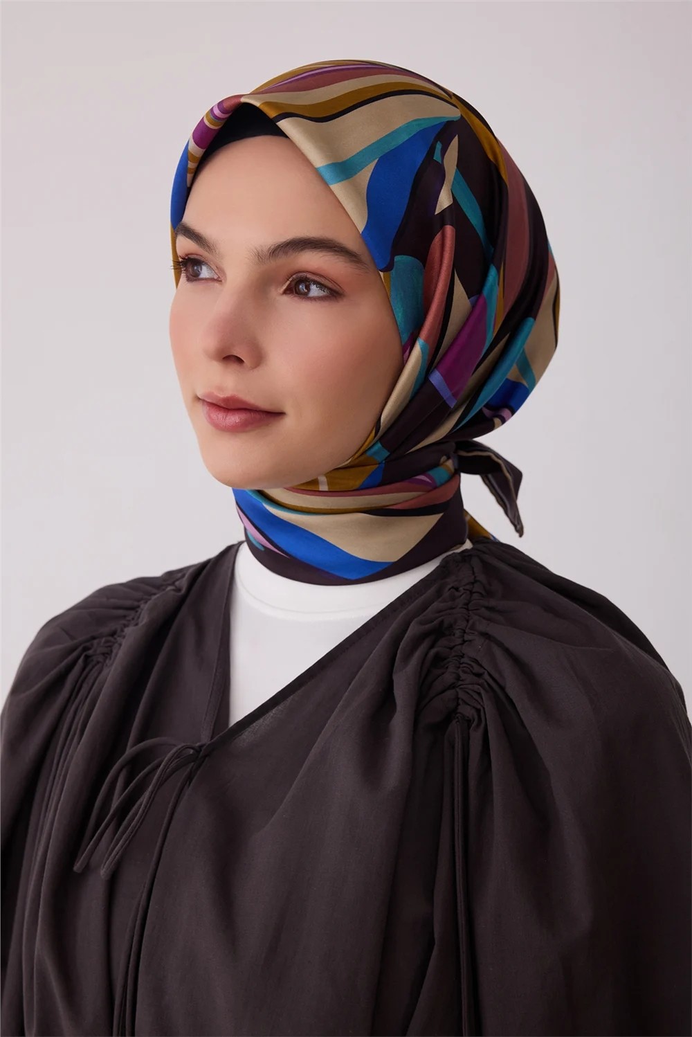 Belli Bej Çiçek Deseni %100 Twill Ipek Eşarp 4410-33 görsel 2