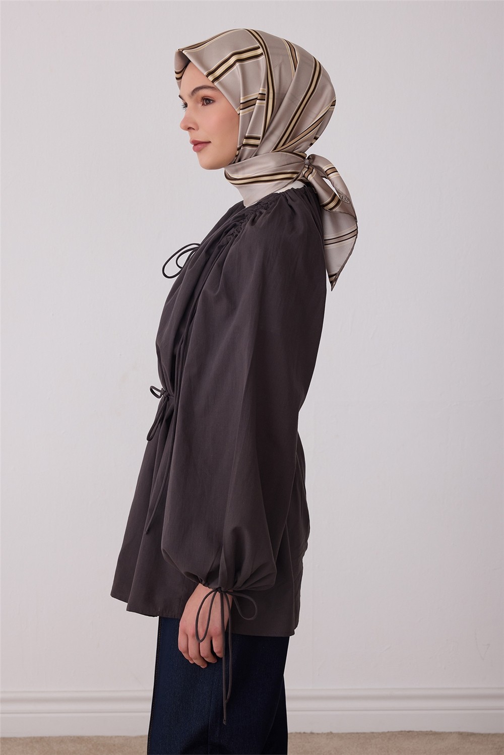 Belli Taş Geometrik Desen %100 Twill Ipek Eşarp 4405-85