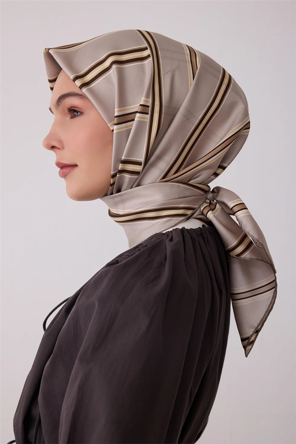 Belli Taş Geometrik Desen %100 Twill Ipek Eşarp 4405-85 görsel 2