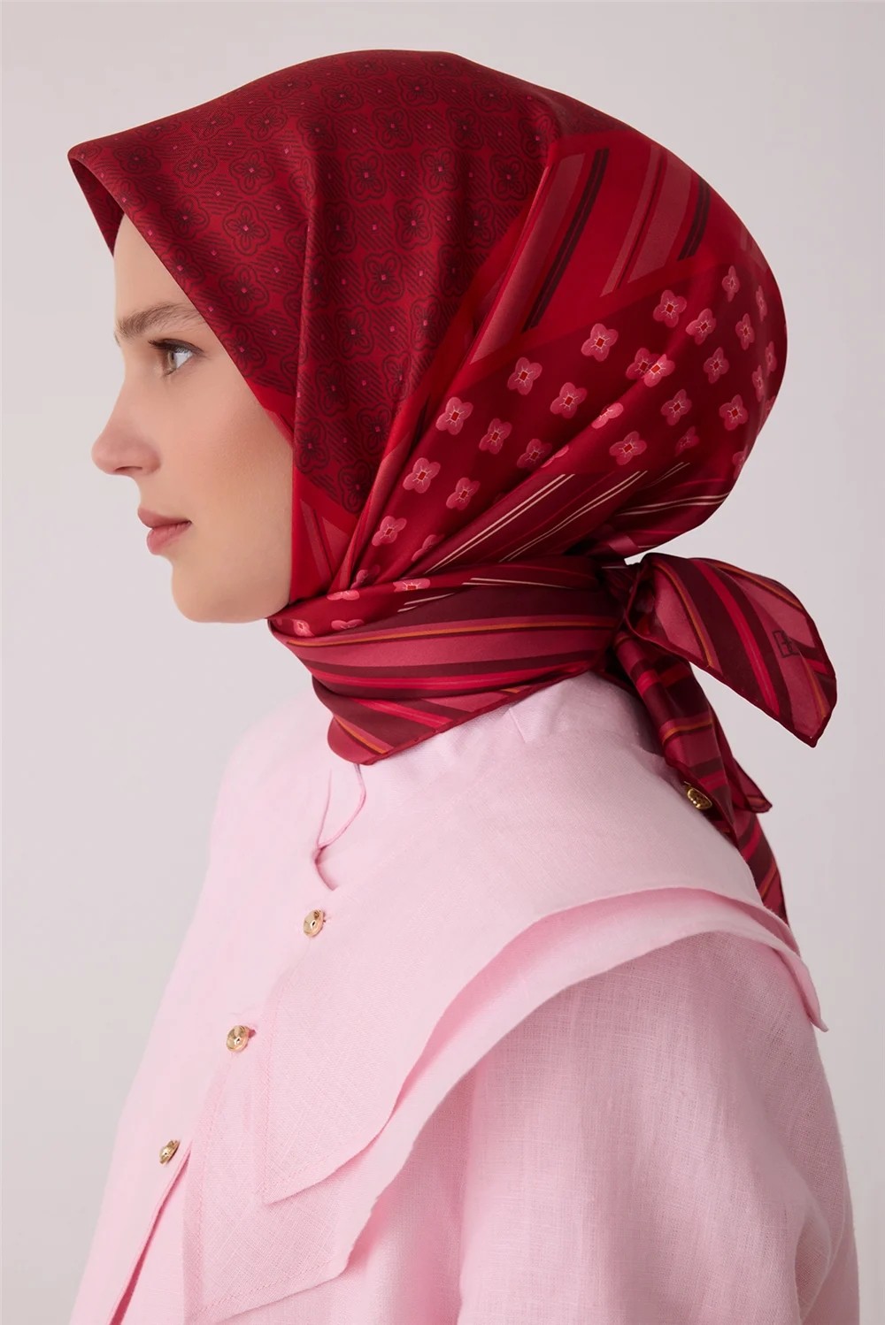 Belli Kırmızı Geometrik Desen %100 Twill Ipek Eşarp 4423-53 görsel 2