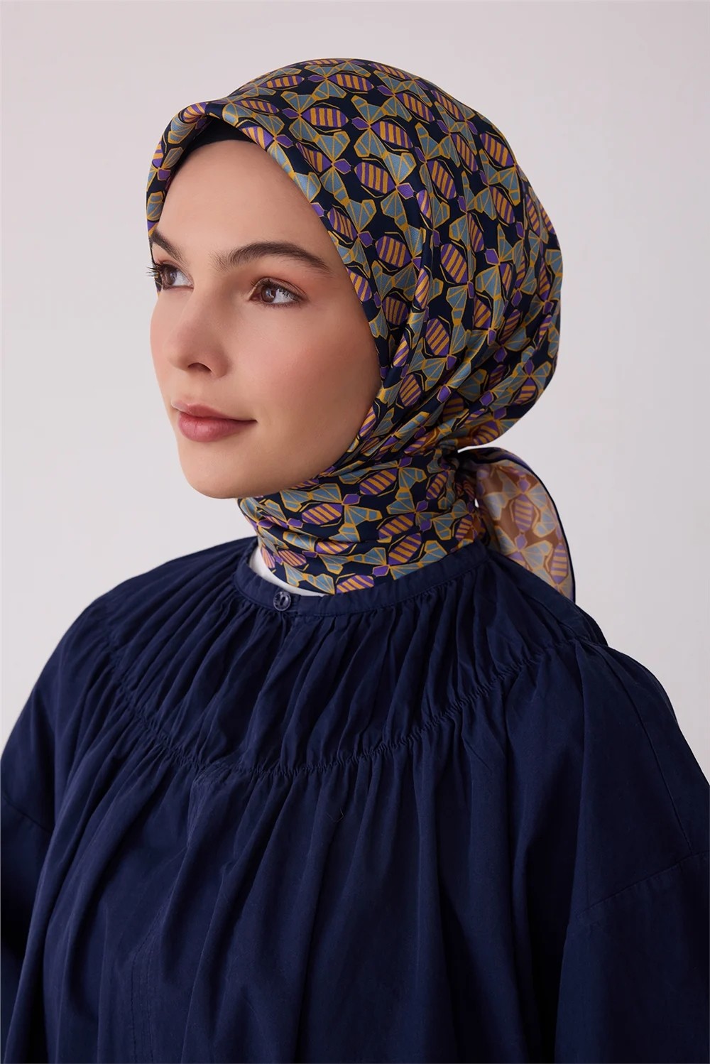 Belli Lacivert Geometrik Desen %100 Twill Ipek Eşarp 4403-83 görsel 2