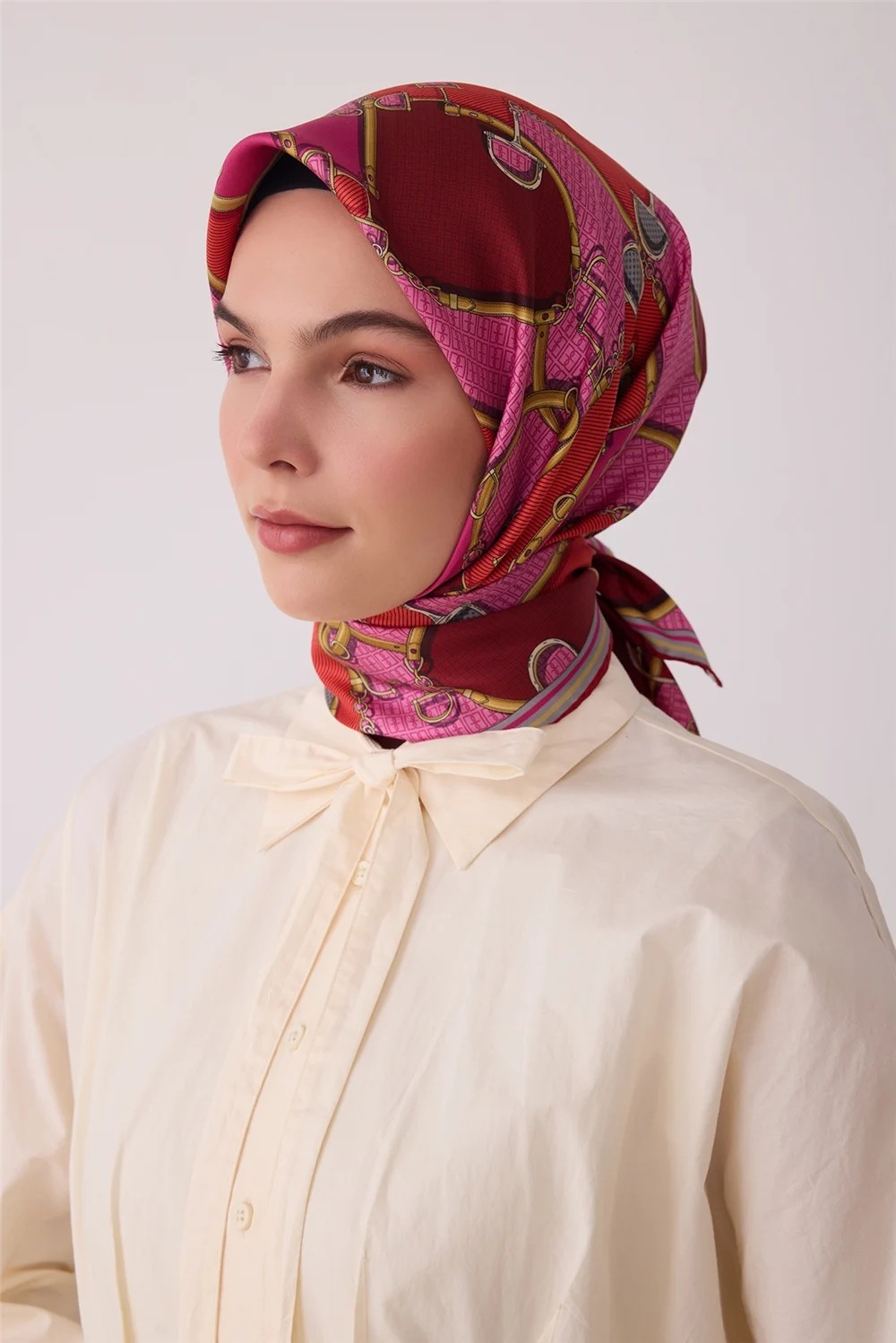 Belli Pembe Geometrik Desen %100 Twill Ipek Eşarp 4400-07 görsel 2